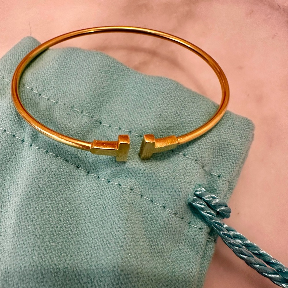 Tiffany T Narrow Wire Bracelet in Yellow Gold / T Wire Bracelet / Tiffany & Co. - Picture 3 of 6